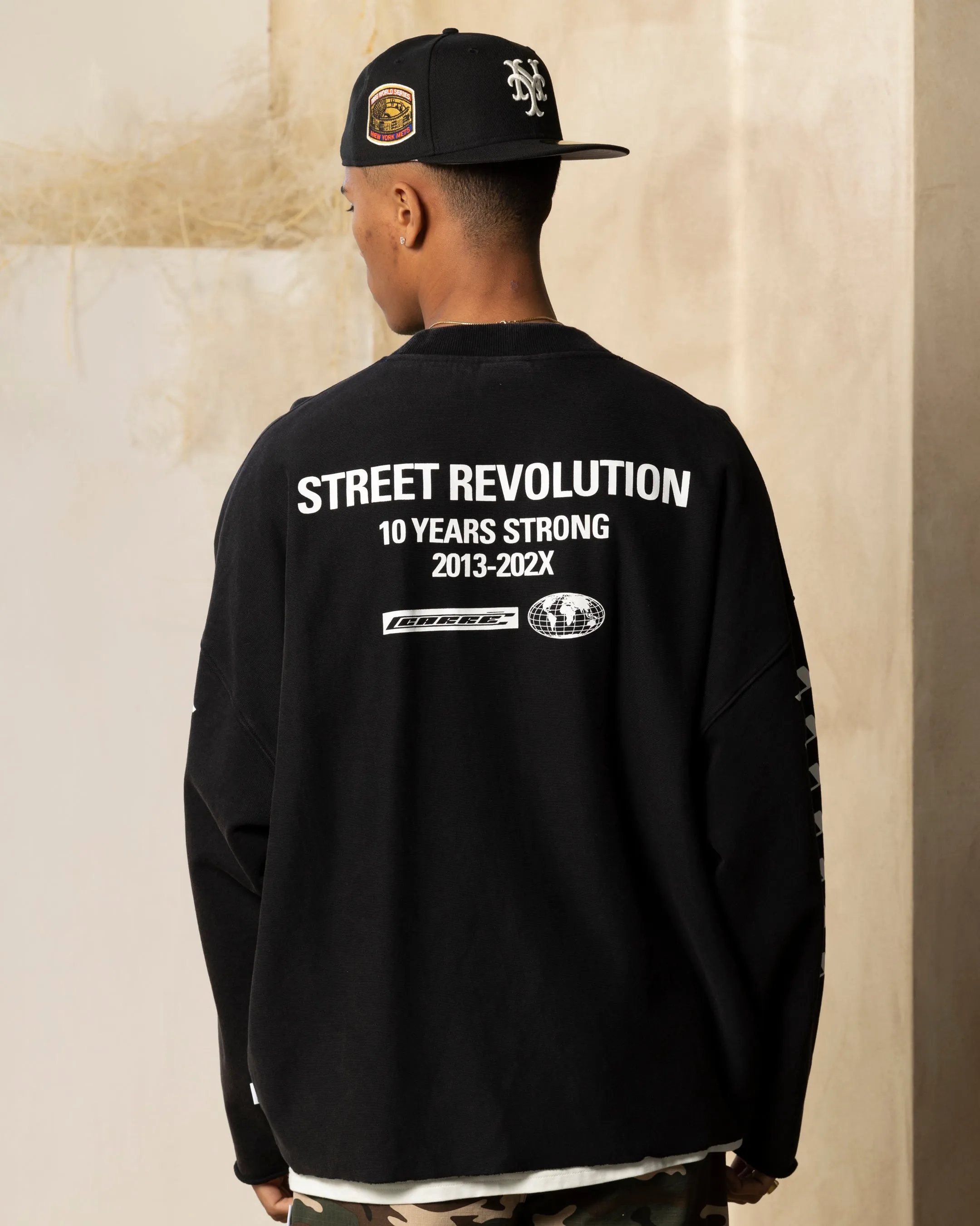 Carre Revolution Cut Off Oversized Crewneck Washed Black