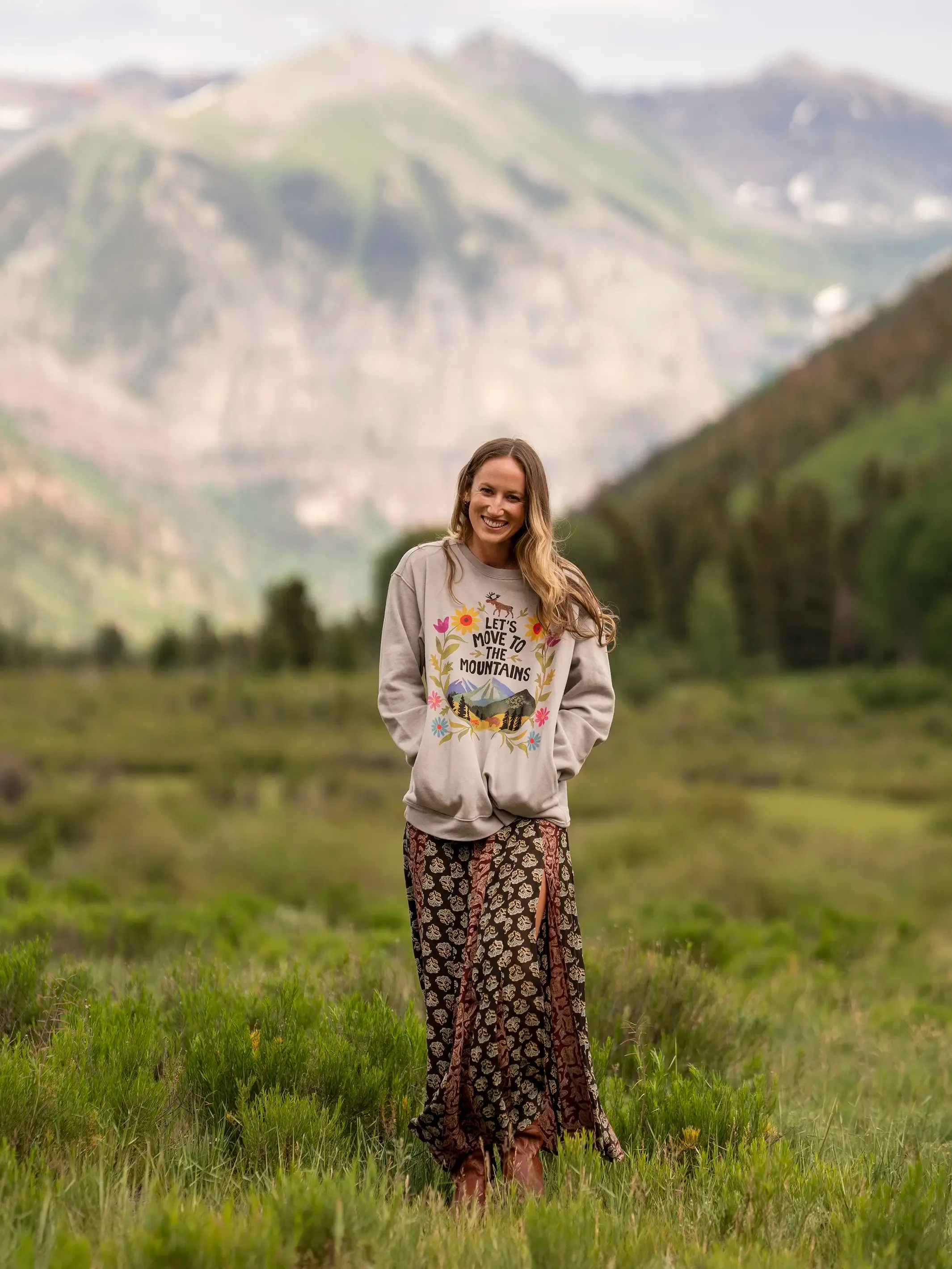 Comfy Pocket Sweatshirt - Let's Move To The Mountains